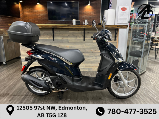 2023 Piaggio Liberty 150 with top box (US0032)