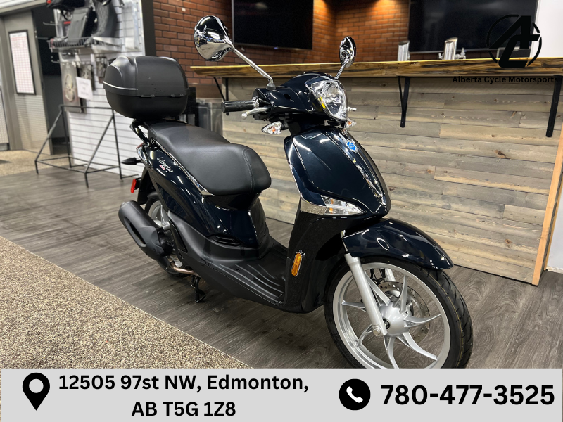 2023 Piaggio Liberty 150 with top box (US0032)