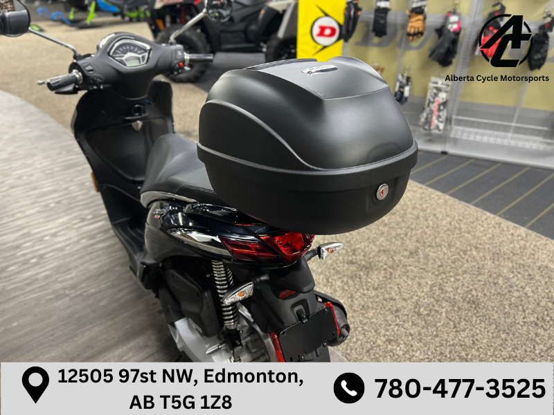 2023 Piaggio Liberty 150 with top box (US0032)